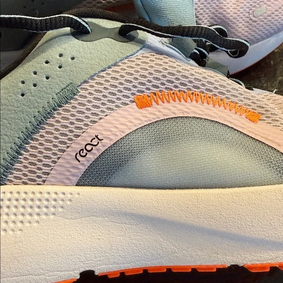 Nike React escape rn running shoes in lavender, light blue, orange and black. - Picture 9 of 9
